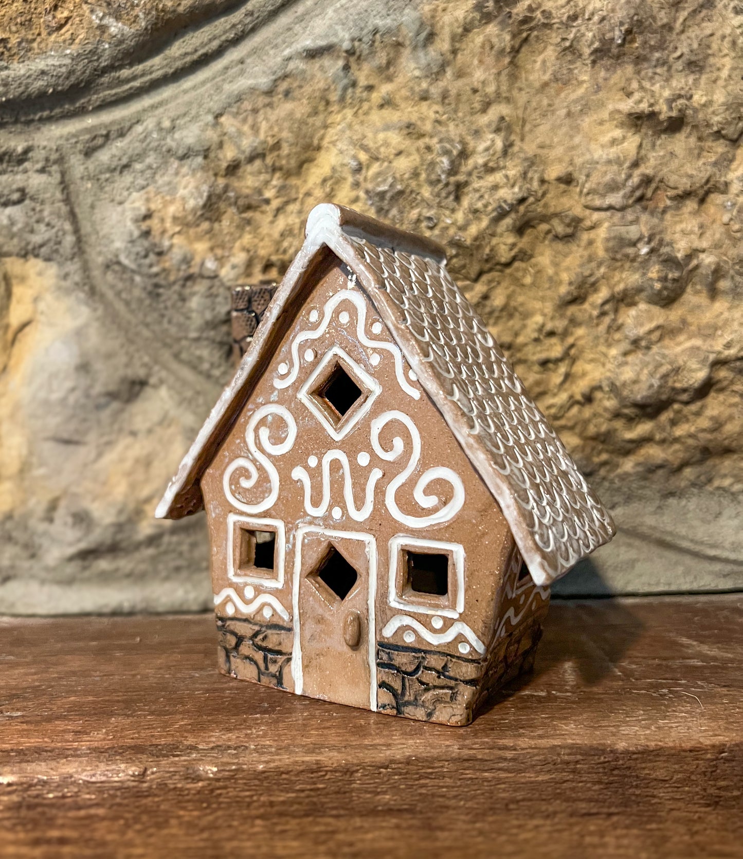 Ceramic decorative gingerbread houses