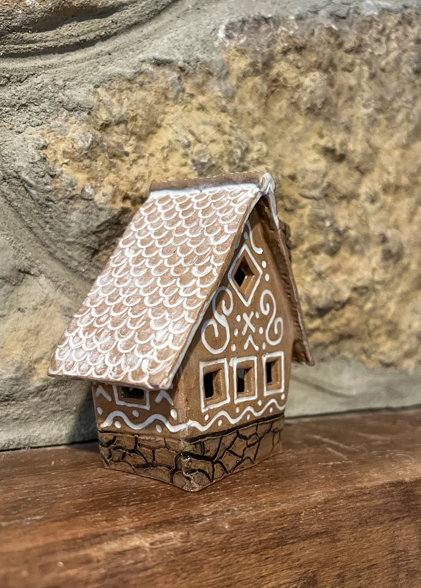 Ceramic decorative gingerbread houses