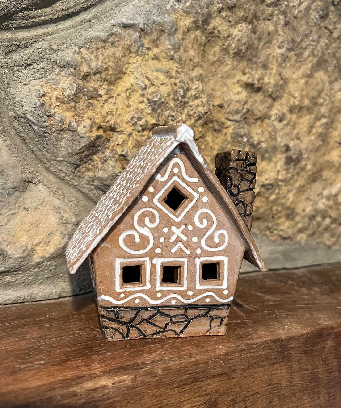 Ceramic decorative gingerbread houses