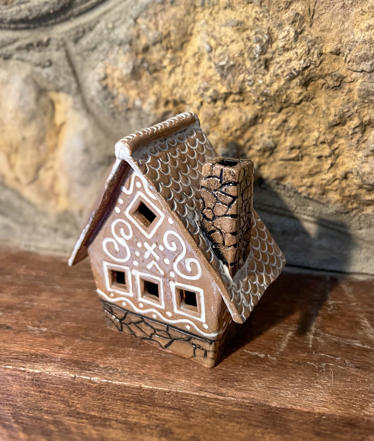 Ceramic decorative gingerbread houses